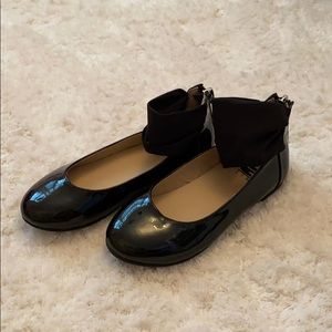 Patent leather girls dress shoes (NWOT)